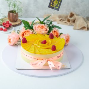 Mango Puree Cake With Flower